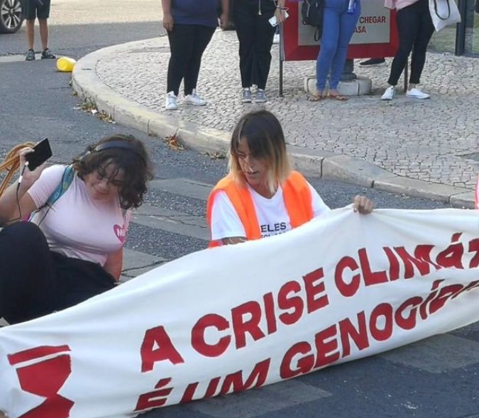 Ativistas do Climáximo param trânsito durante 45 minutos em Lisboa