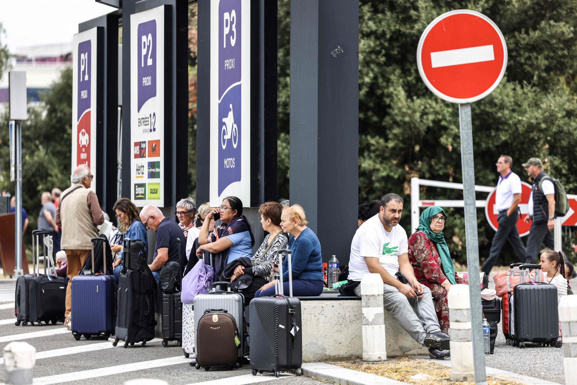 Seis aeroportos de França evacuados devido a ameaças de bomba