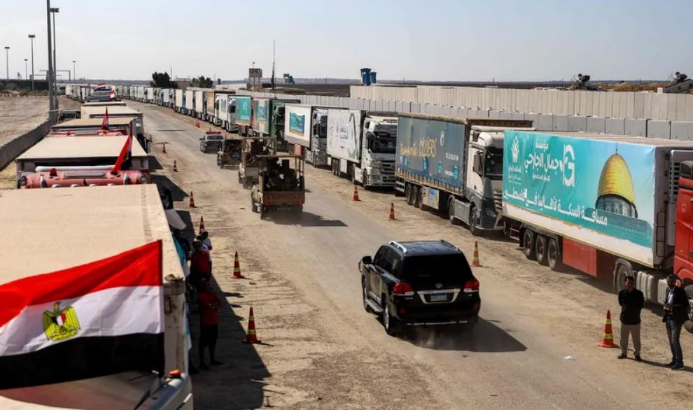 Vinte camiões com ajuda humanitária entram em Gaza pela primeira vez desde o início do conflito