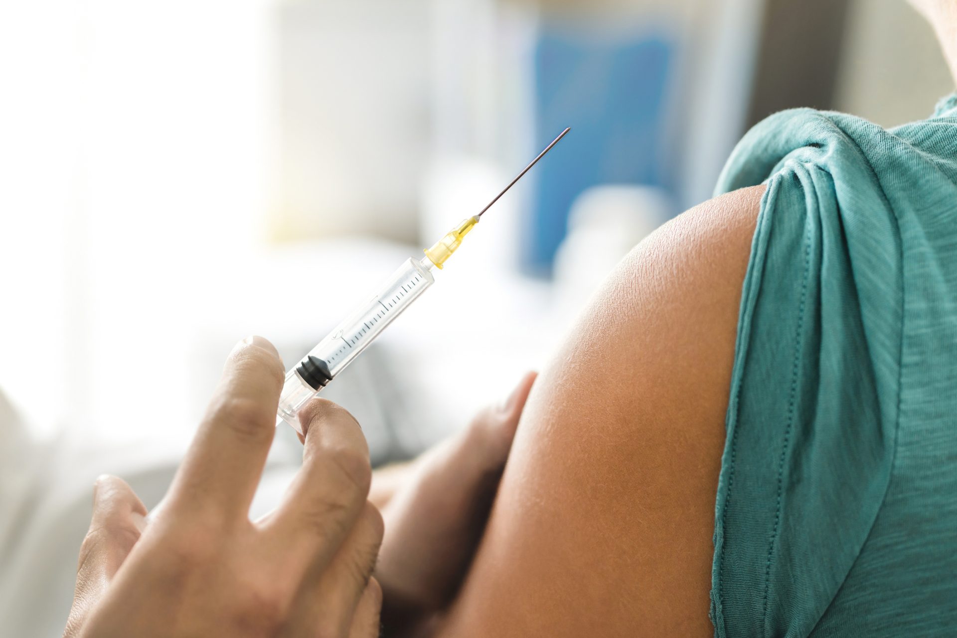 Mais de 1,5 milhões de vacinas contra covid e gripe em três semanas