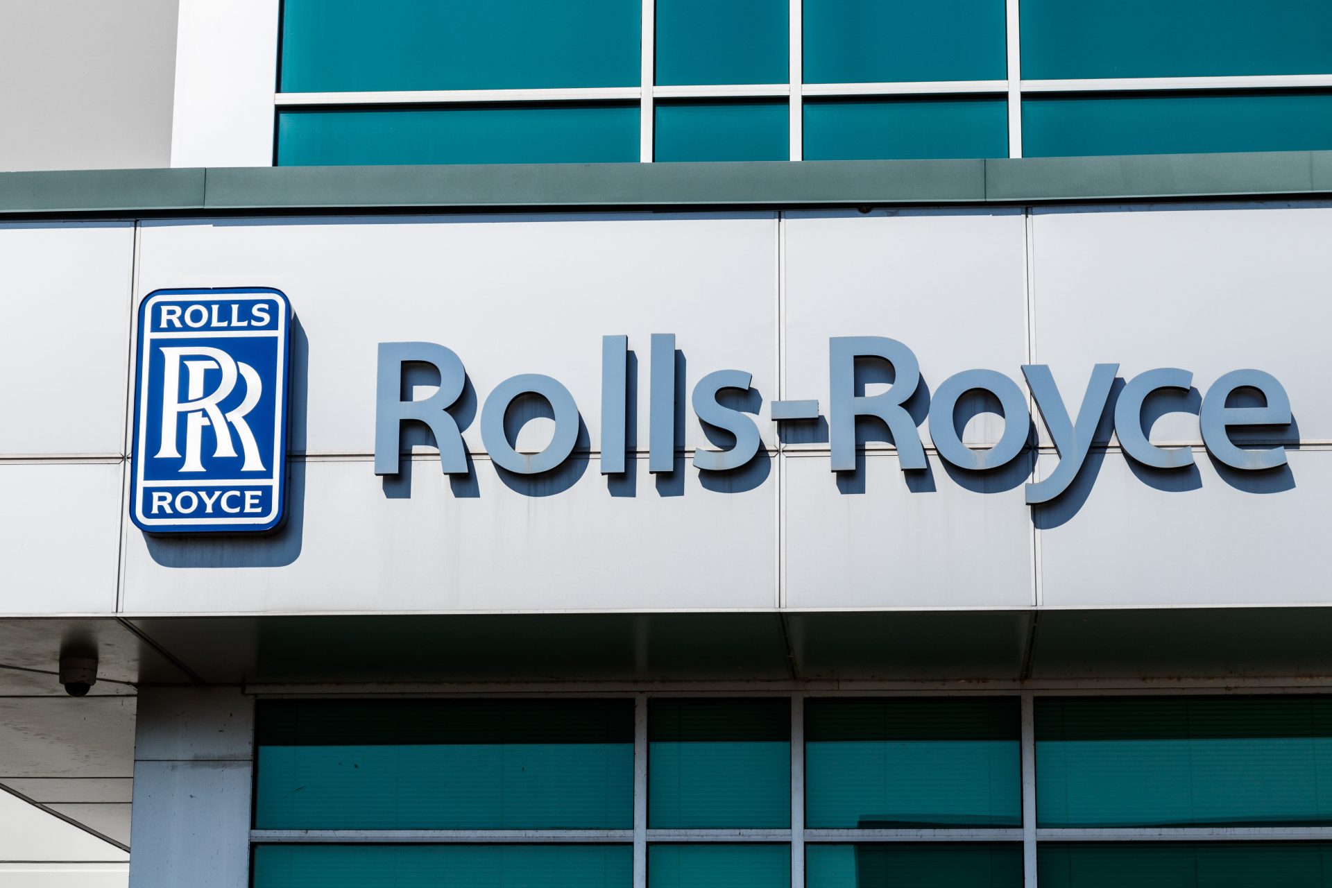Rolls-Royce vai despedir 2500 trabalhadores para reduzir custos