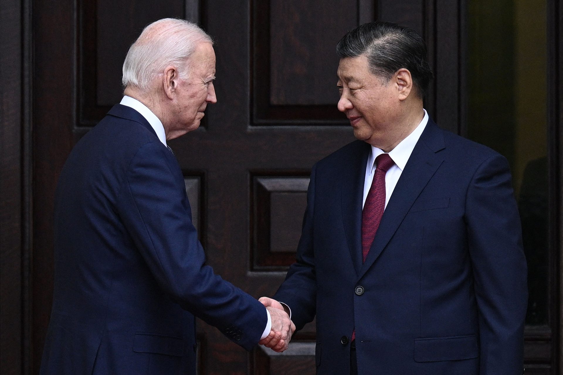 China considera Biden irresponsável por chamar ditador a Xi Jinping
