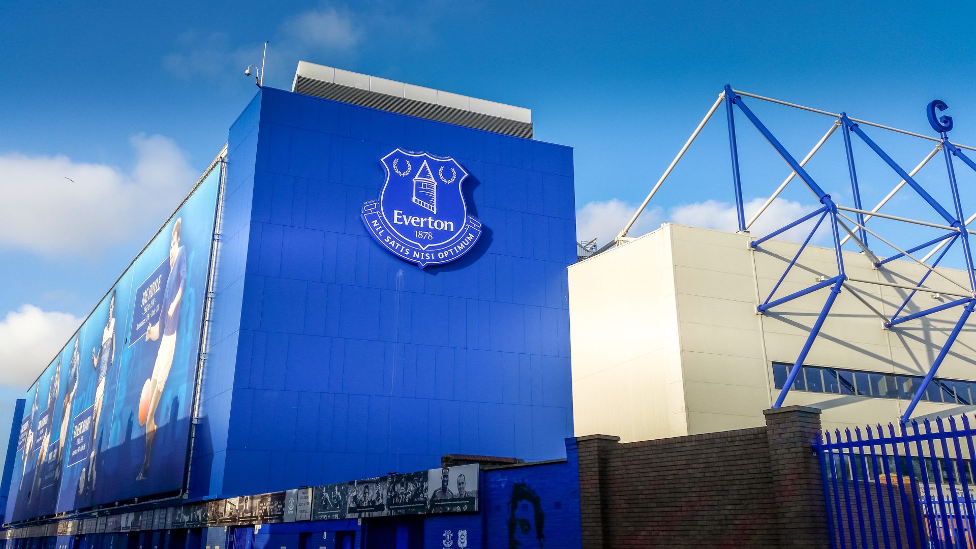 Everton penalizado em dez pontos por infração das regras financeiras
