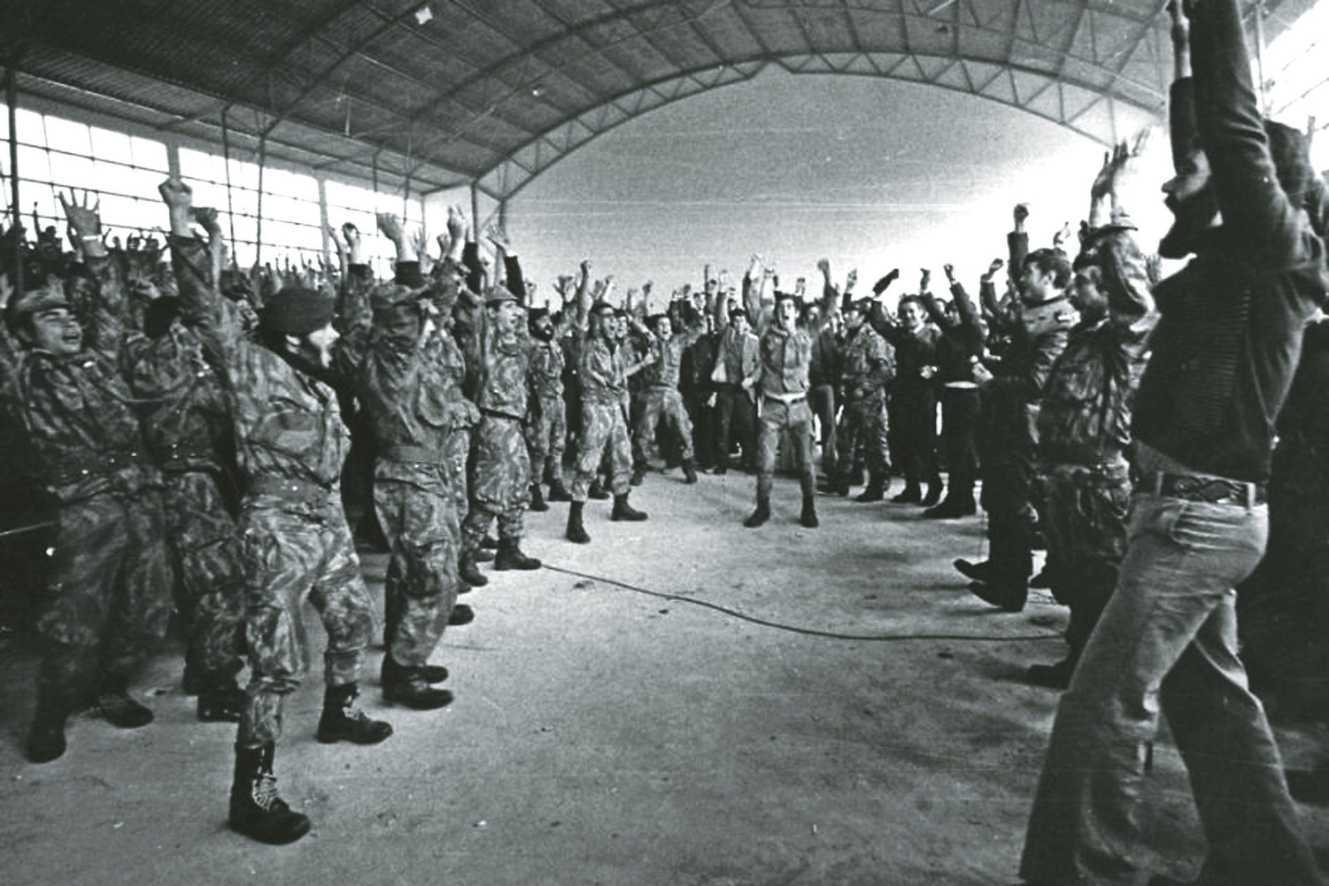 25 de Novembro. 32 militares que lutaram pela Democracia