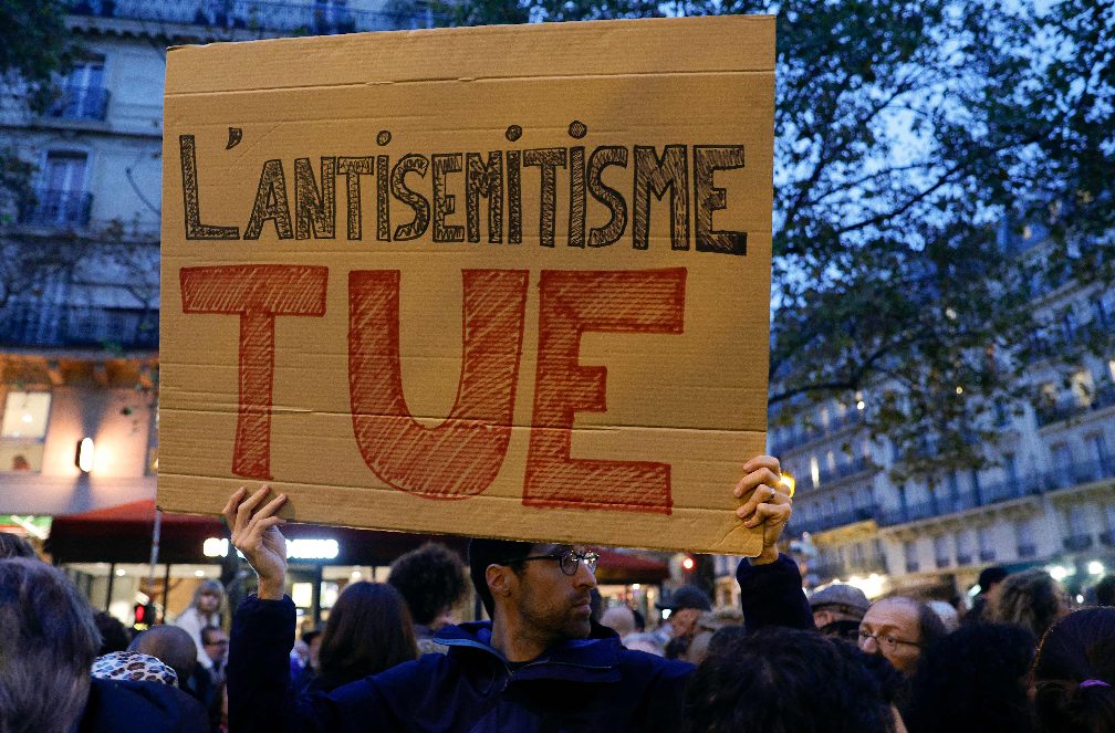 França abre 330 investigações a atos antissemitas