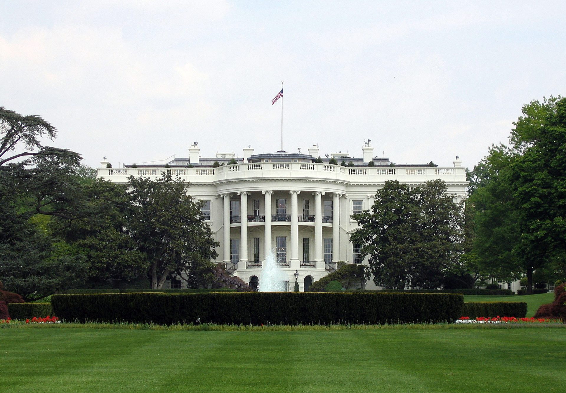 Chefe do Pentágono pede desculpa por não informar Casa Branca de hospitalização