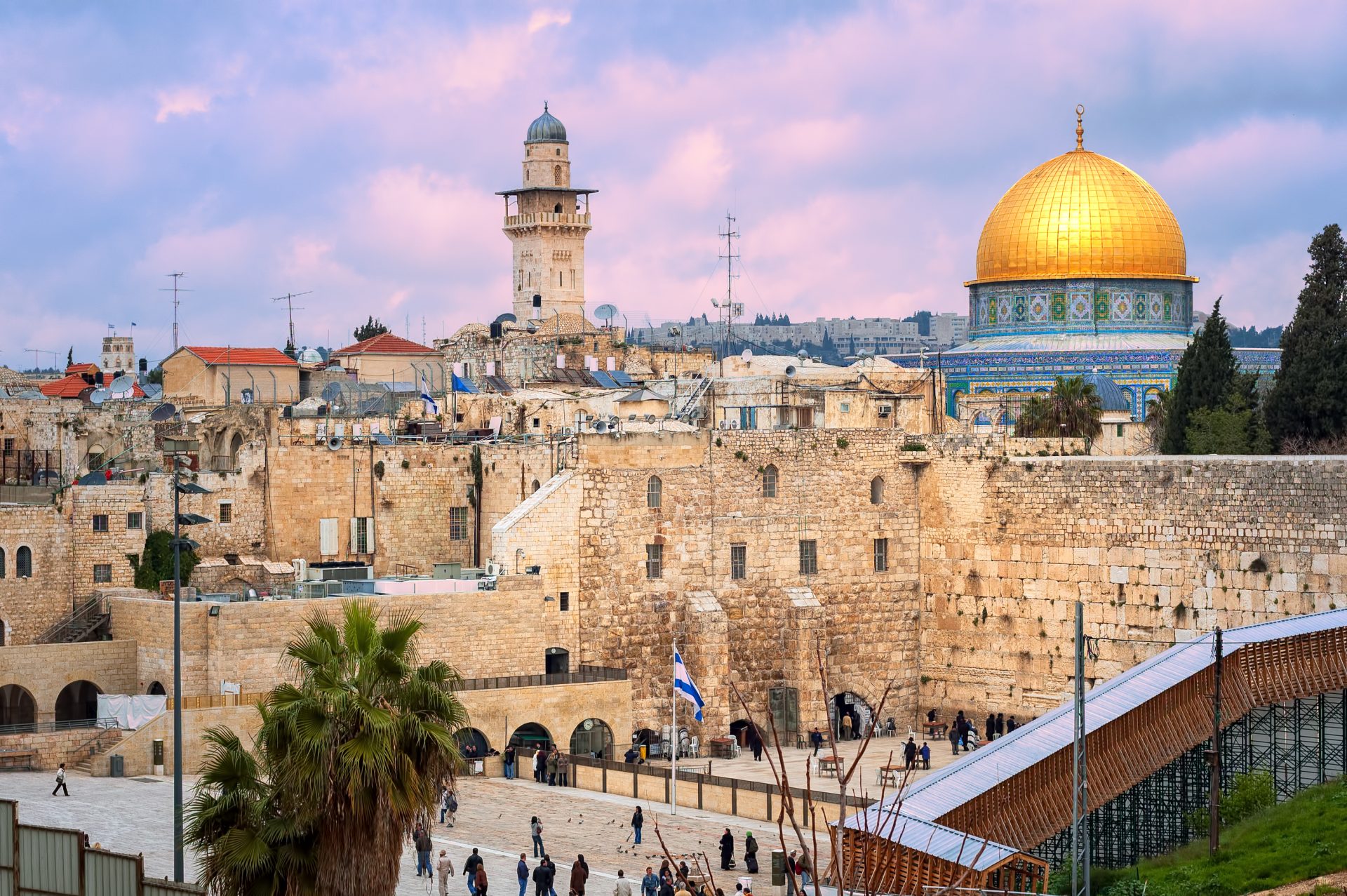 Tiroteio em Jerusalém faz pelo menos três mortos
