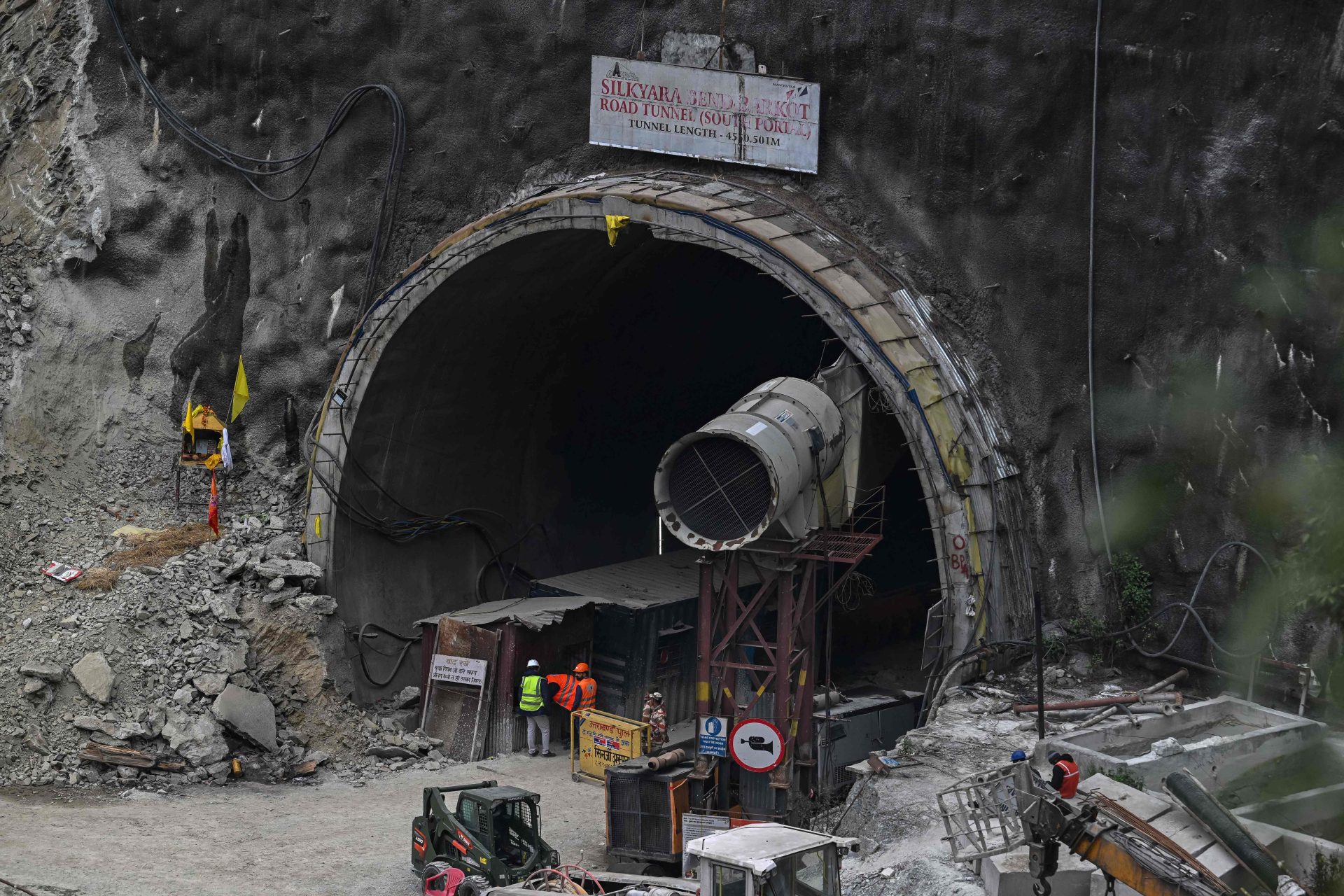 Exército indiano vai escavar à mãe túnel para resgatar trabalhadores soterrados
