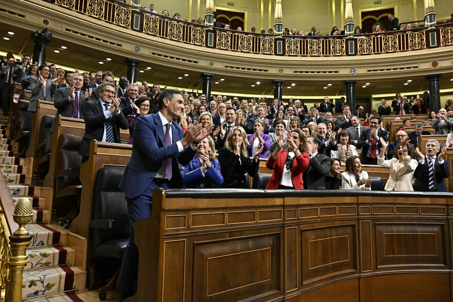 Sánchez reeleito chefe do Governo espanhol com 179 votos a favor