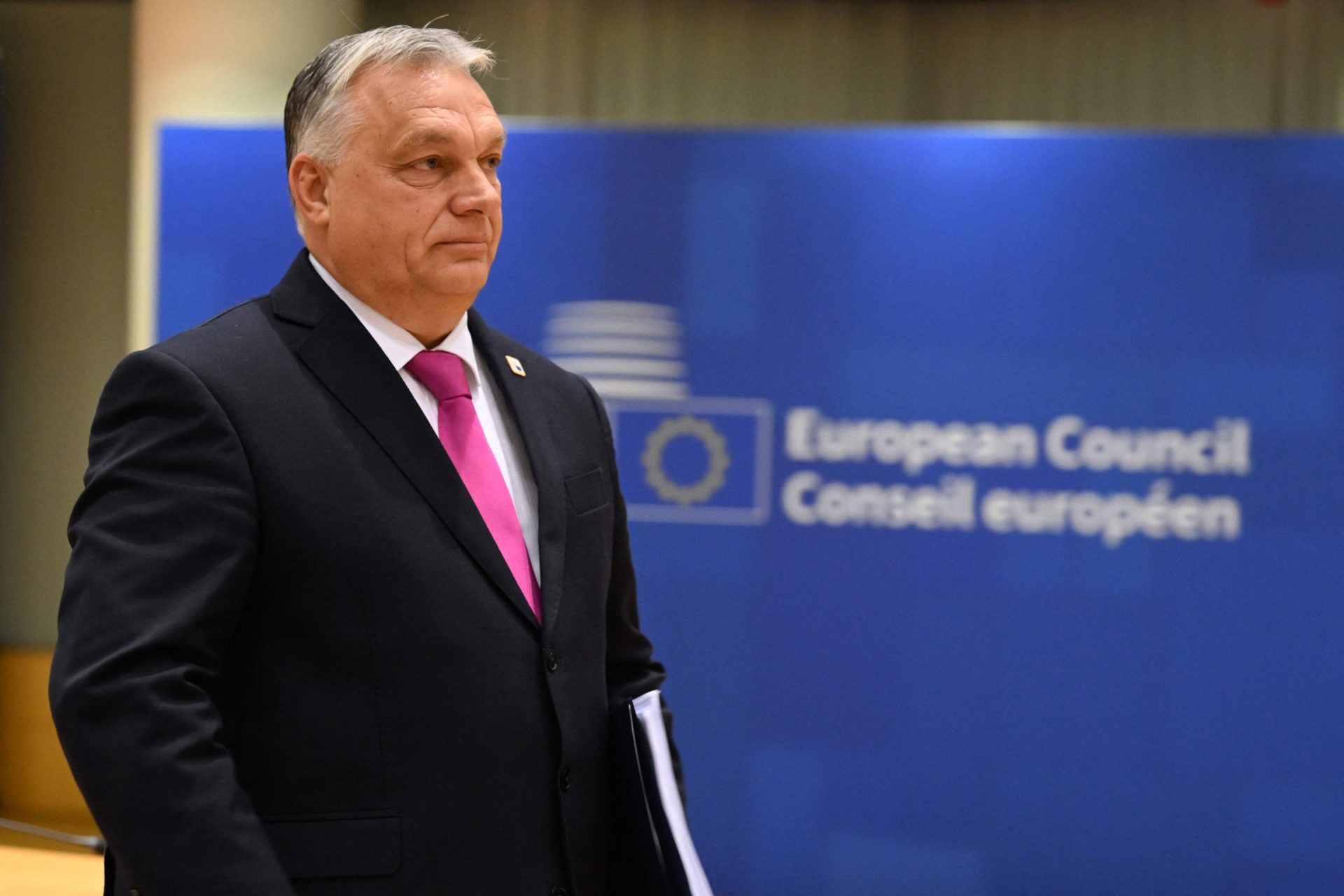 Conselho Europeu abre negociações à adesão da Ucrânia e Moldávia à União Europeia