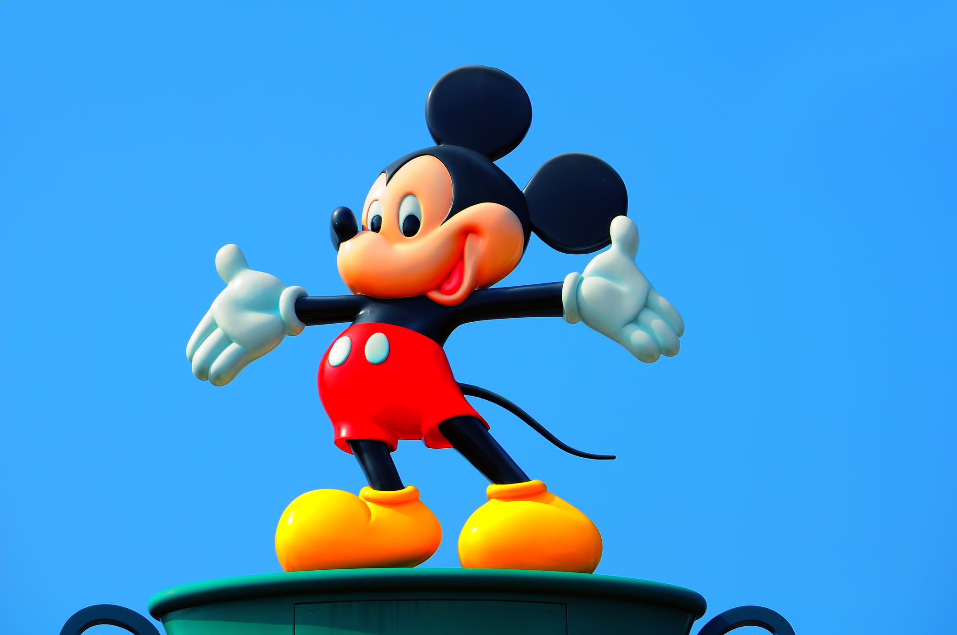 Polémica na China com corte de orelhas dos animais à Rato Mickey