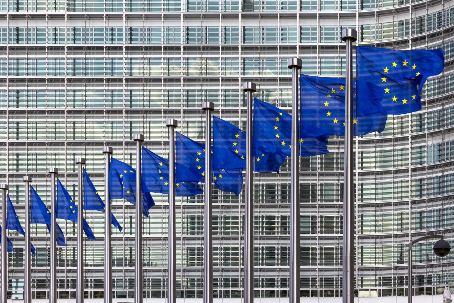 Google, Apple e Meta podem sofrer multas da UE por violação da nova lei