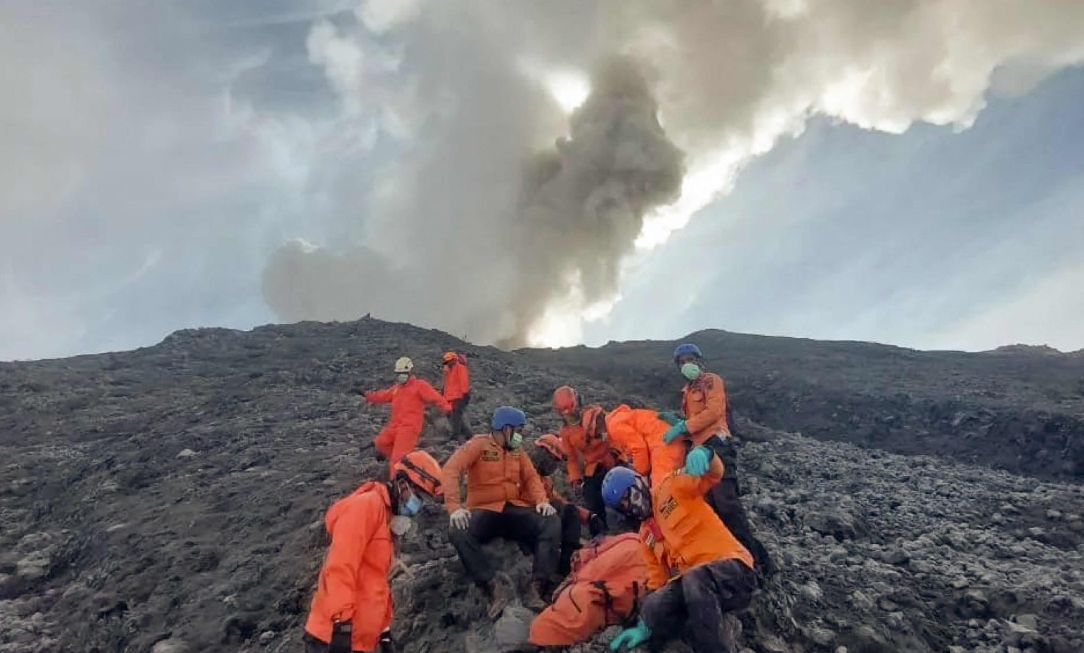 Erupção de vulcão já fez 23 mortos na Indonésia
