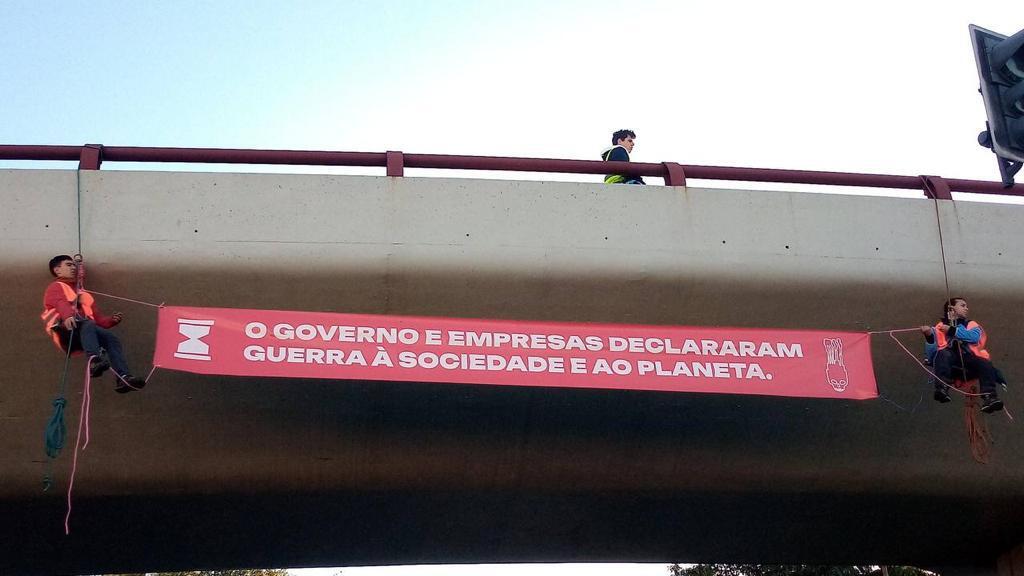 11 Ativistas do Climáximo detidos depois de bloquearem o trânsito na Avenida Duarte Pacheco