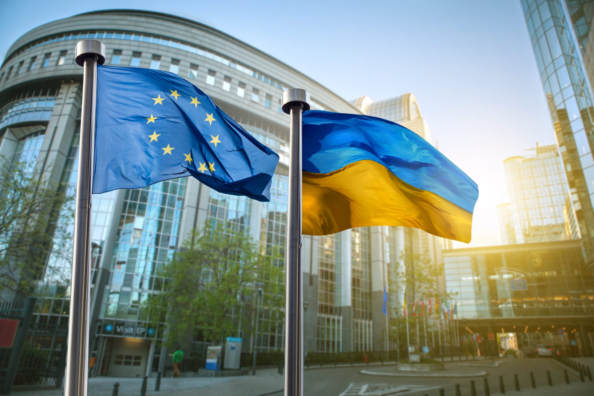 Maioria dos cidadãos da União Europeia favorável à continuidade do apoio à  Ucrânia - Expresso