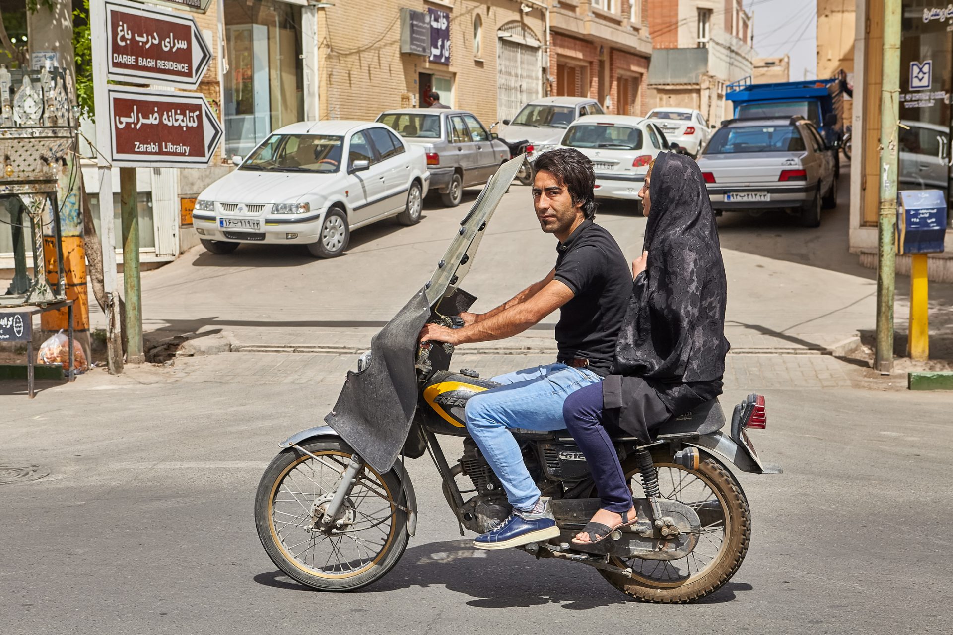 Irão considera autorizar mulheres a conduzir motos