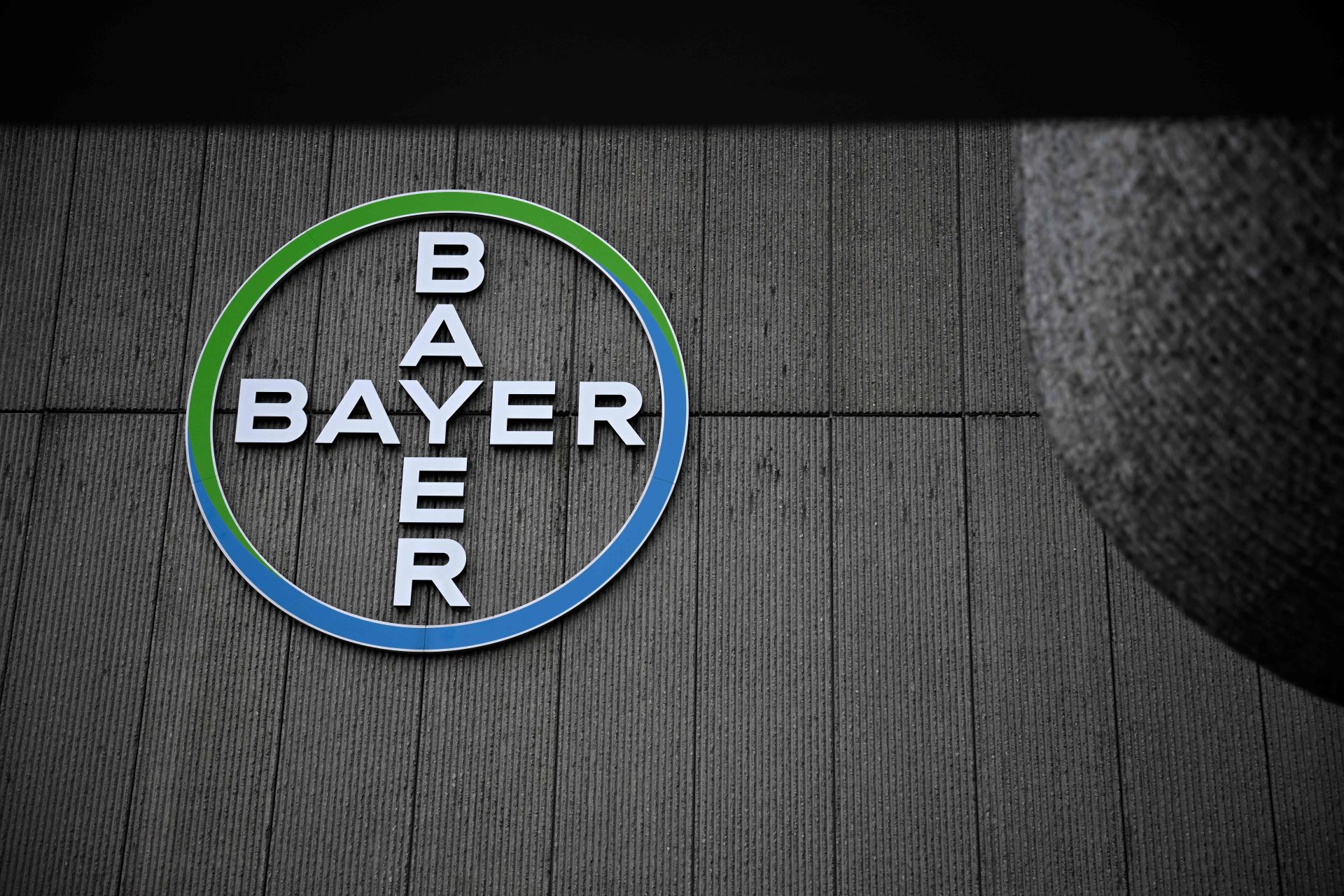 Alemanha. Bayer anuncia redução do número de trabalhadores