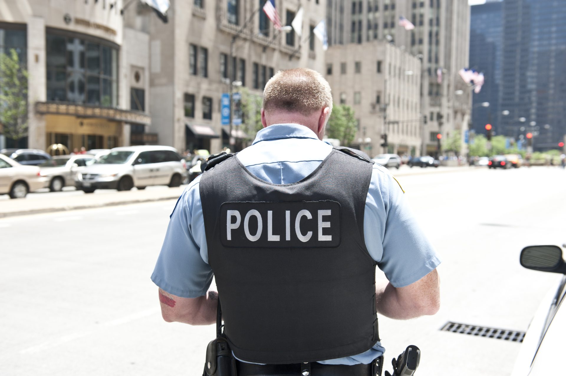 Homem comete suicídio após matar oito pessoas em Chicago