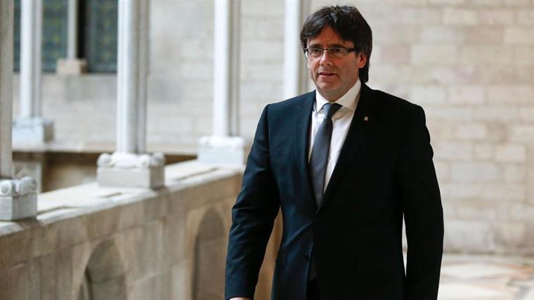 Partido de Puidgemont trava aprovação de amnistia de independentistas catalães