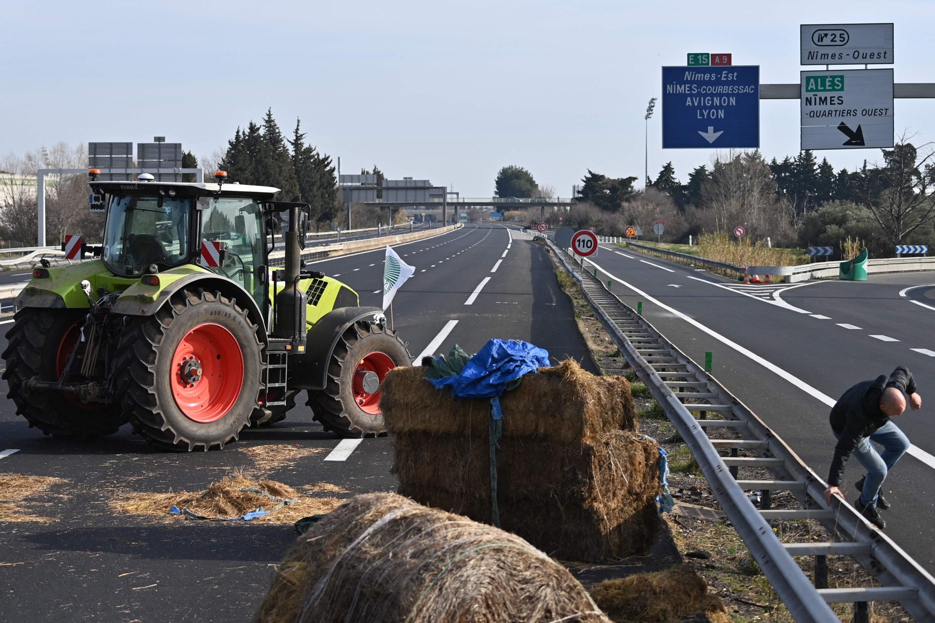 Governo francês promete novas medidas a agricultores em 48 horas