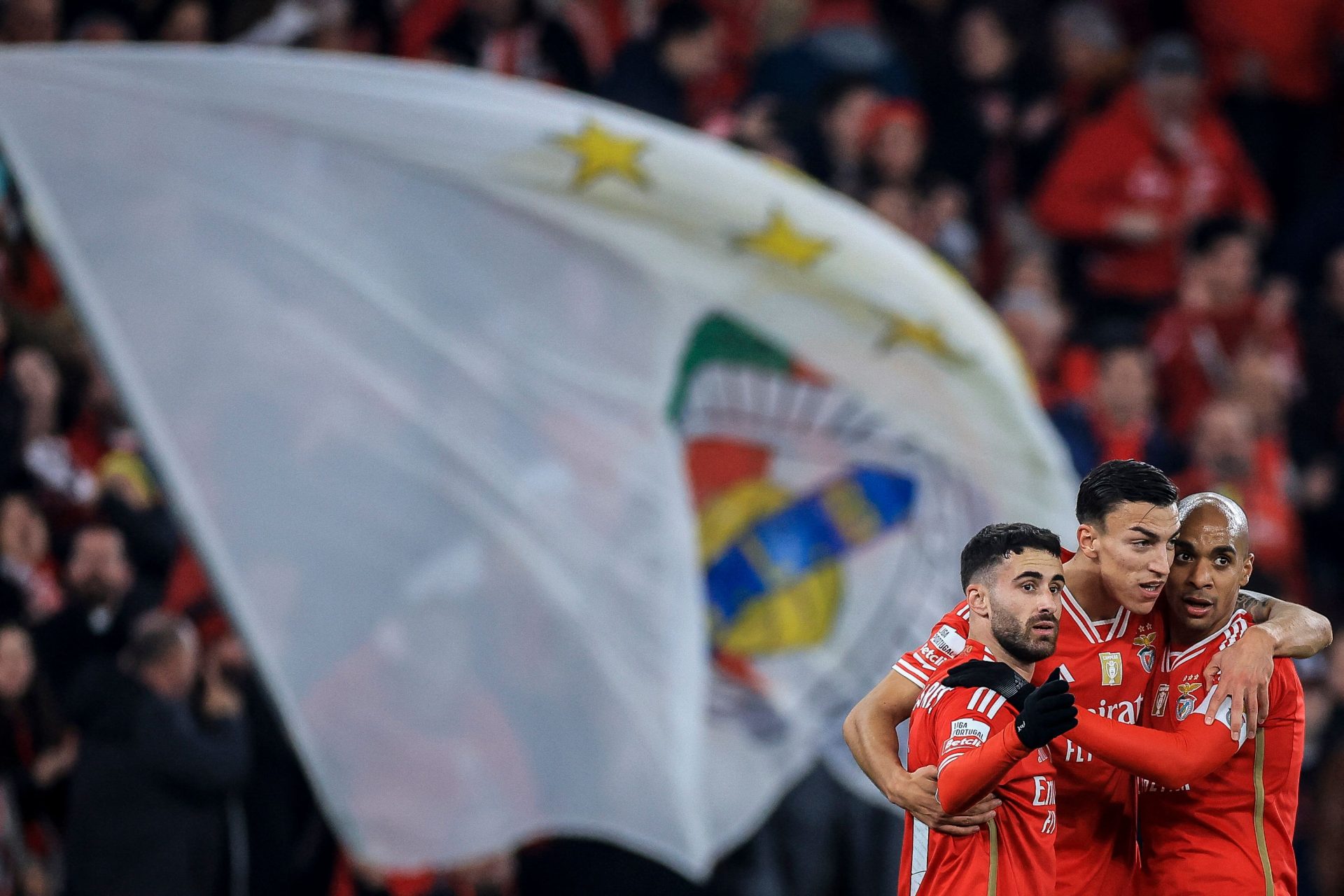 Benfica vence Arouca por 3-0