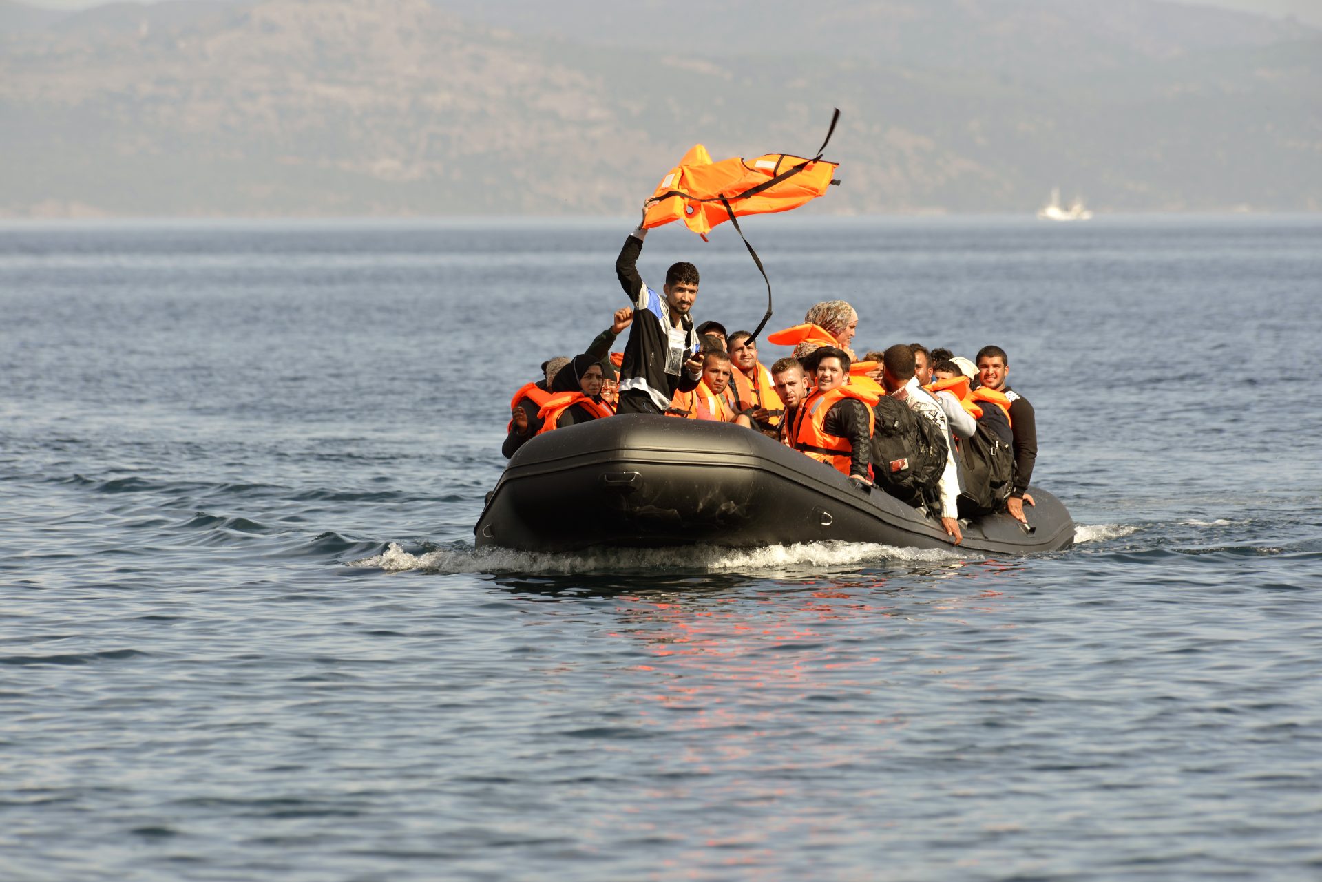 Grécia condenada por disparar contra lancha com migrantes