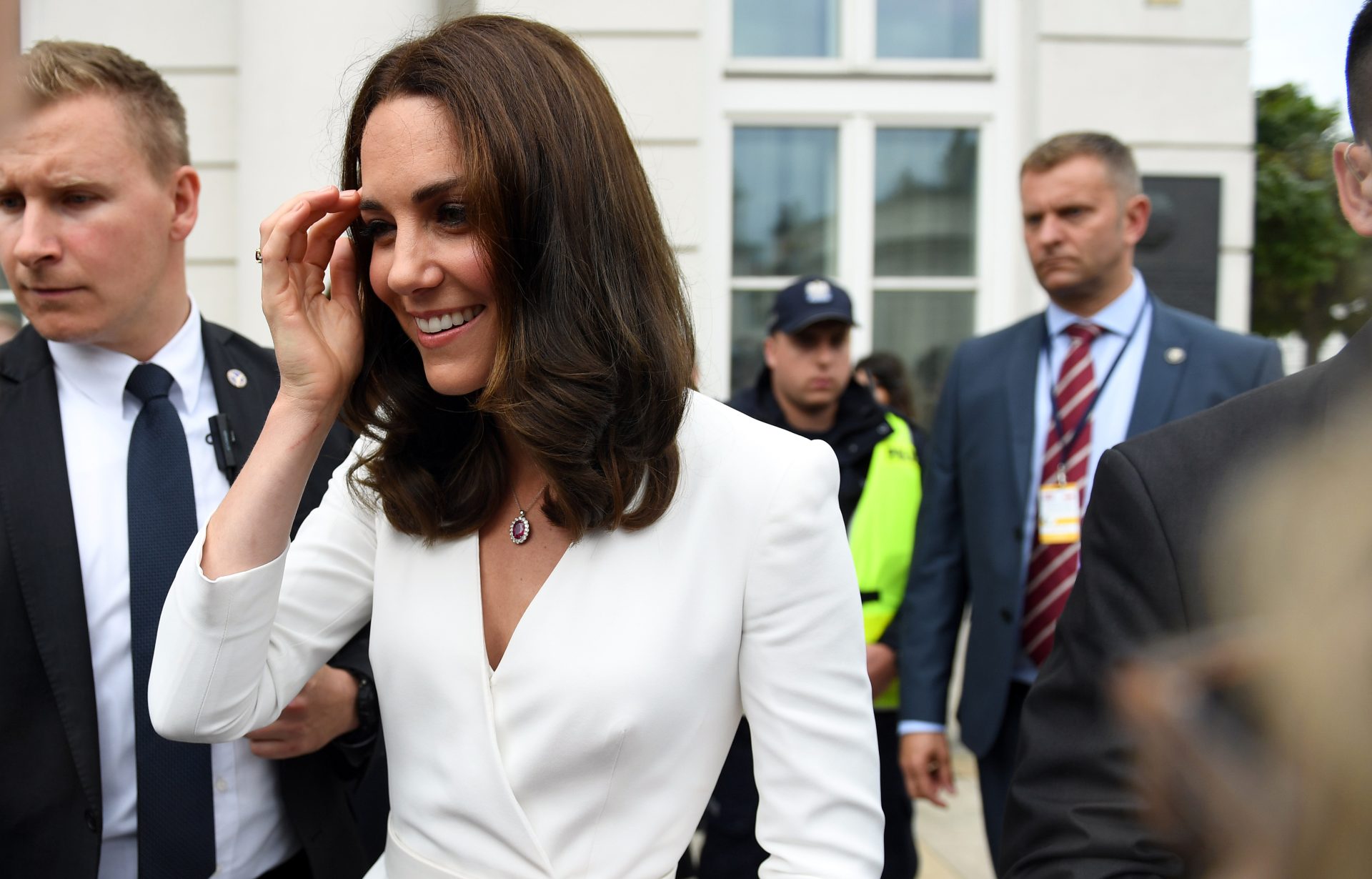 Kate Middleton vai ficar internada pelo menos dez dias após cirurgia abdominal