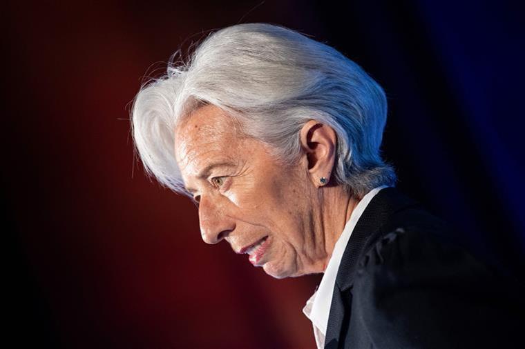 Lagarde admite ser &#8220;provável&#8221; que taxas de juro desçam no verão