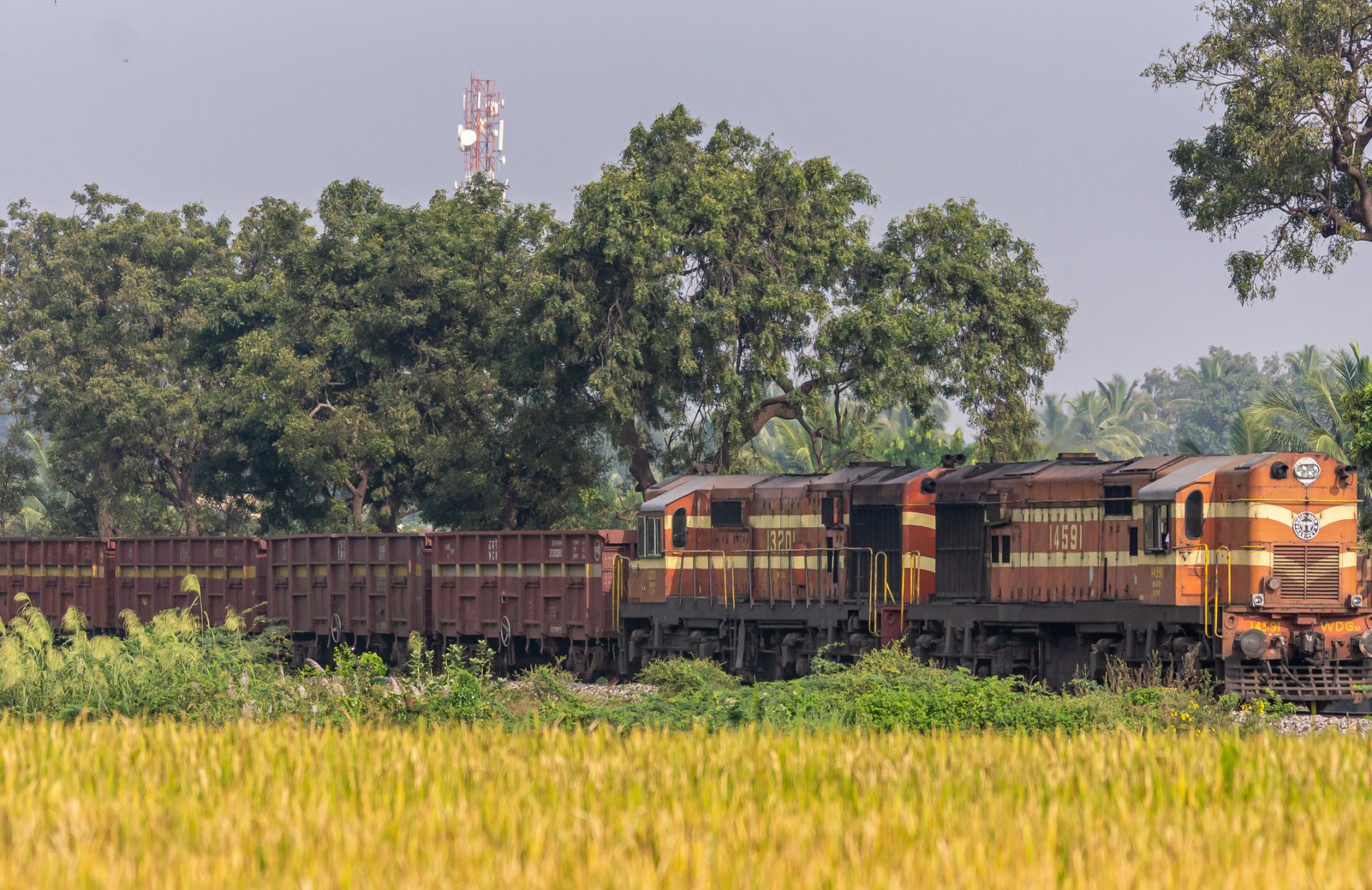 Índia. Comboio percorre 70 km sem maquinista