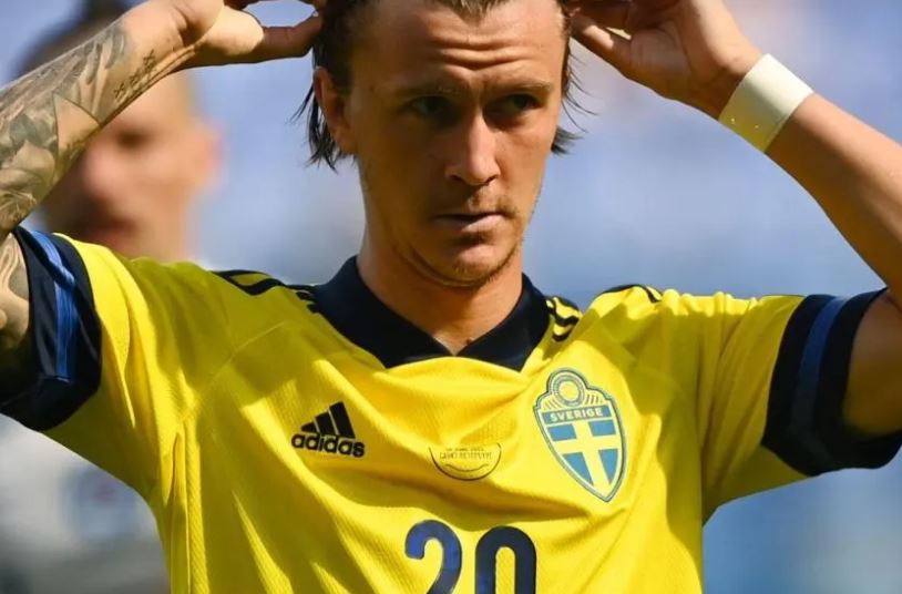 Jogador internacional sueco ligado a ventilador há uma semana