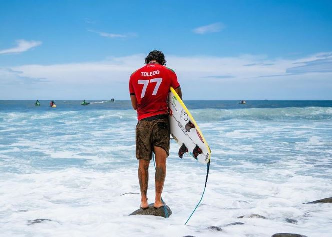 Bicampeão mundial de Surf faz pausa na carreira por causa de saúde mental