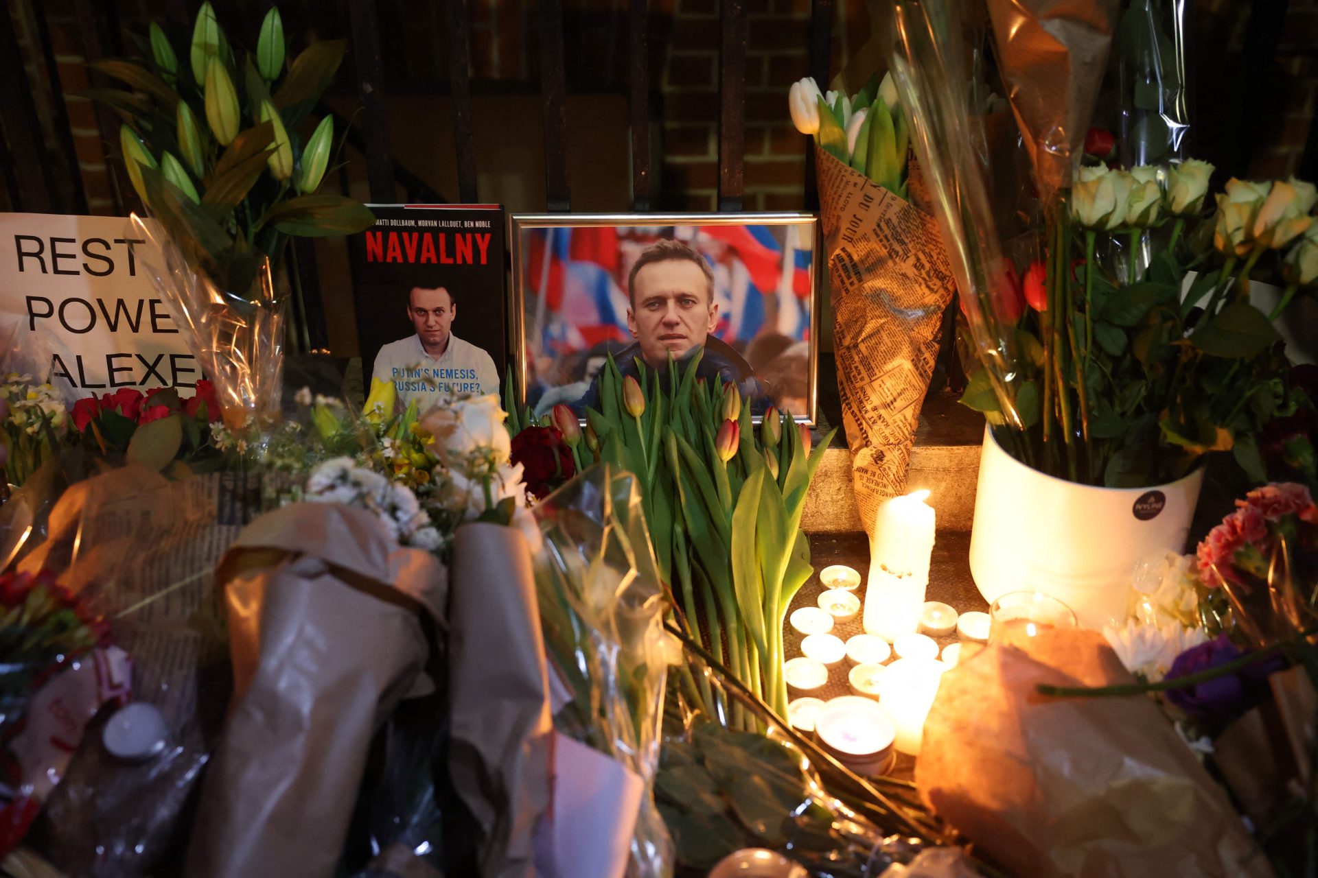 Mais de cem detidos em concentrações de homenagem a Navalny