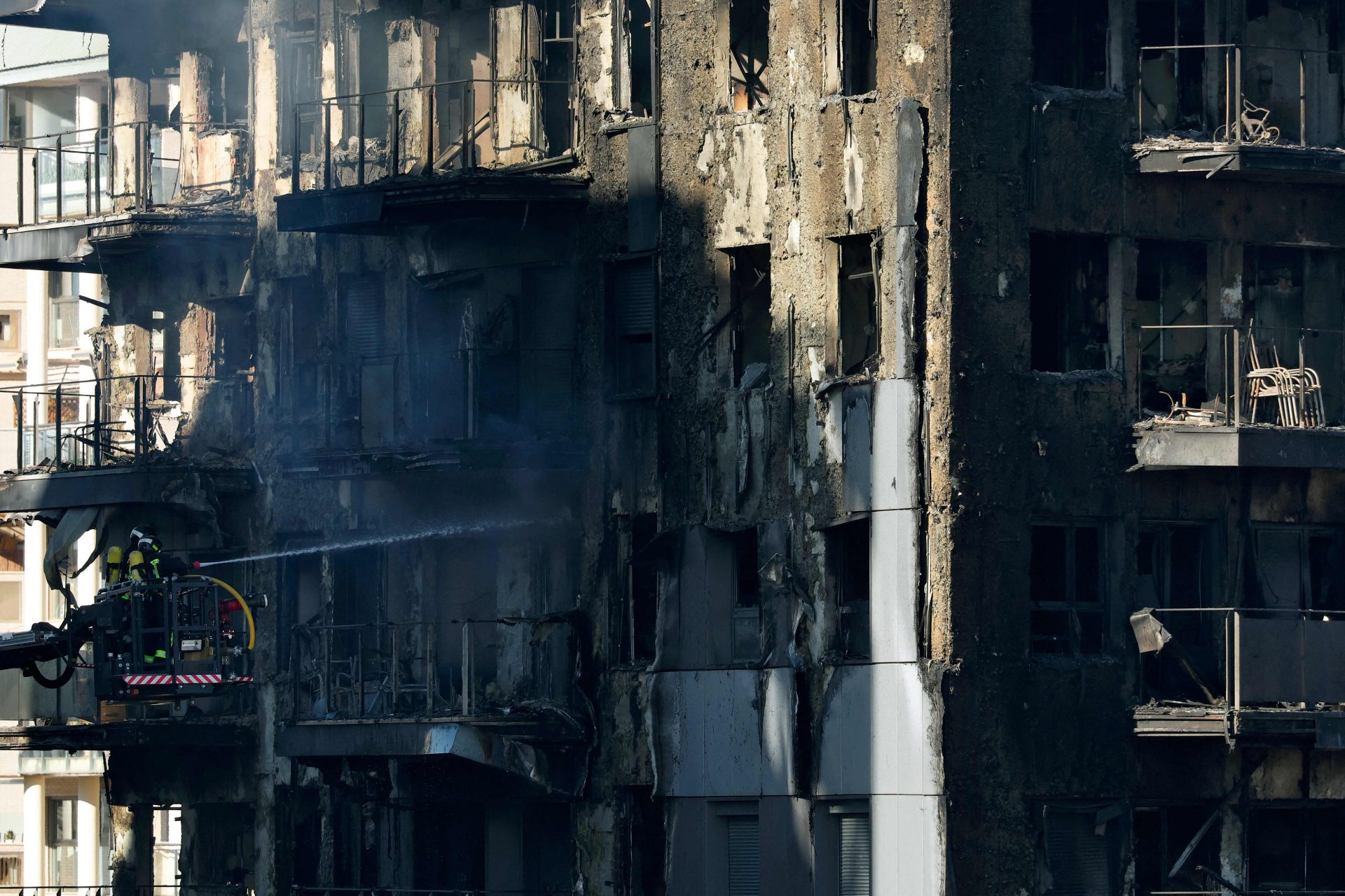 Eletrodoméstico estará na origem do incêndio em prédio que matou 10 pessoas em Valência