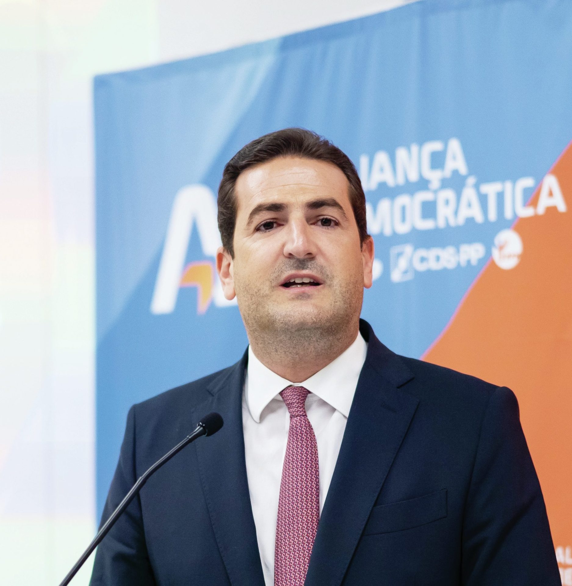 Hugo Soares eleito líder parlamentar do PSD