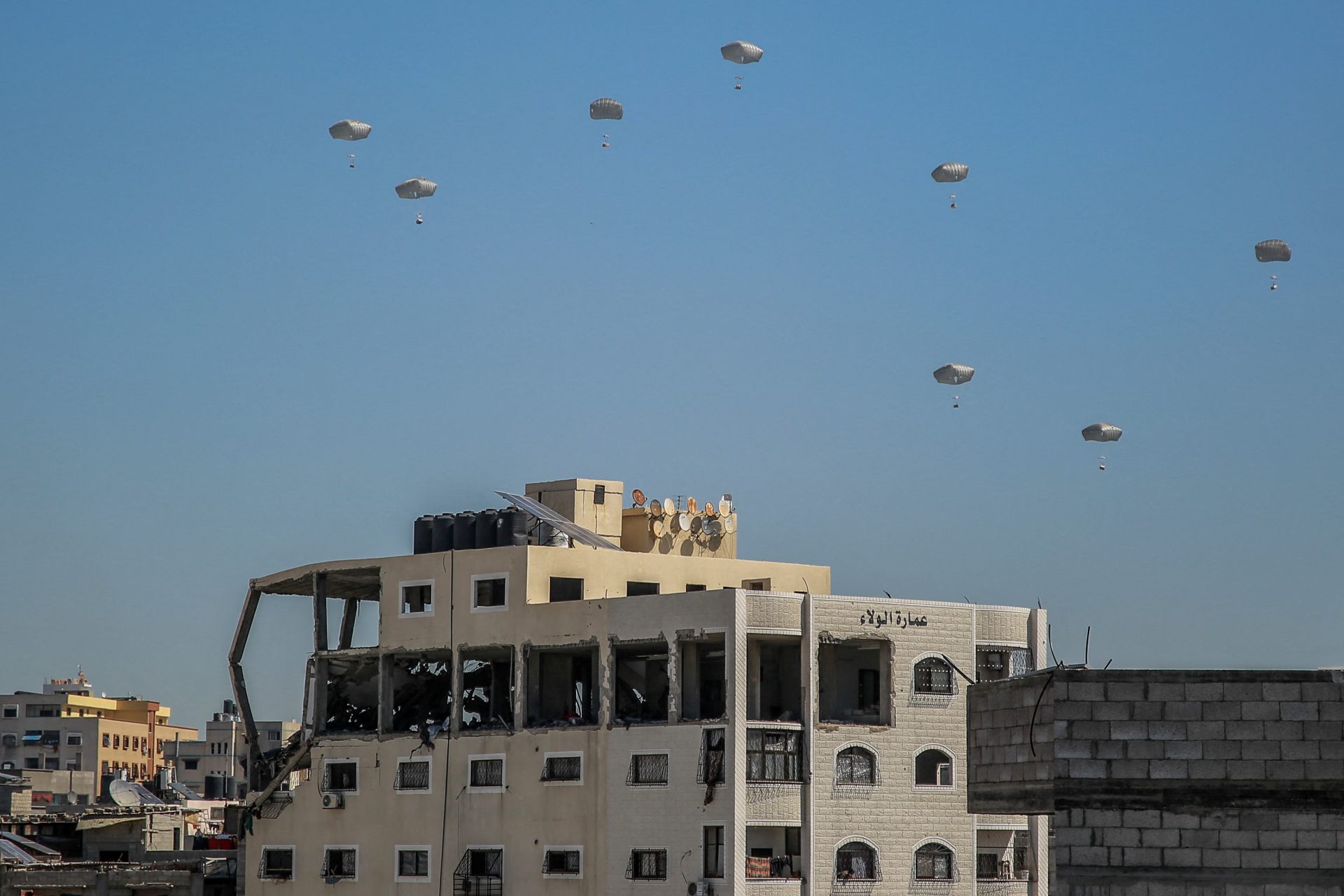 Cinco pessoas morrem atingidas por caixotes de ajuda humanitária em Gaza