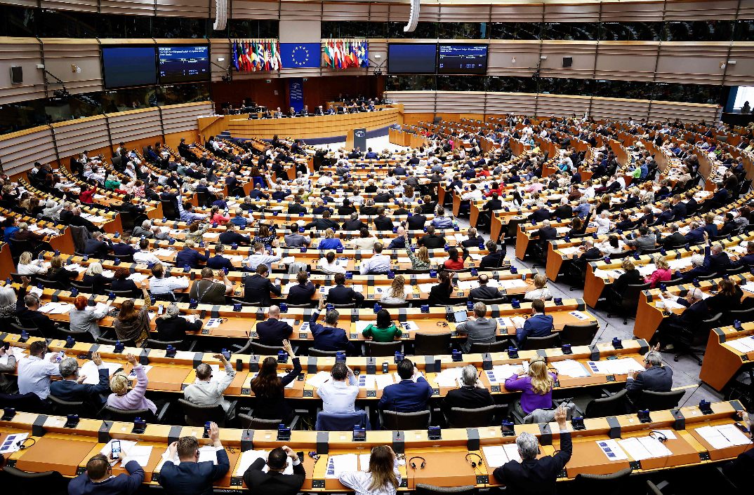Eurodeputados aprovam decisão de incluir aborto nos direitos fundamentais da UE