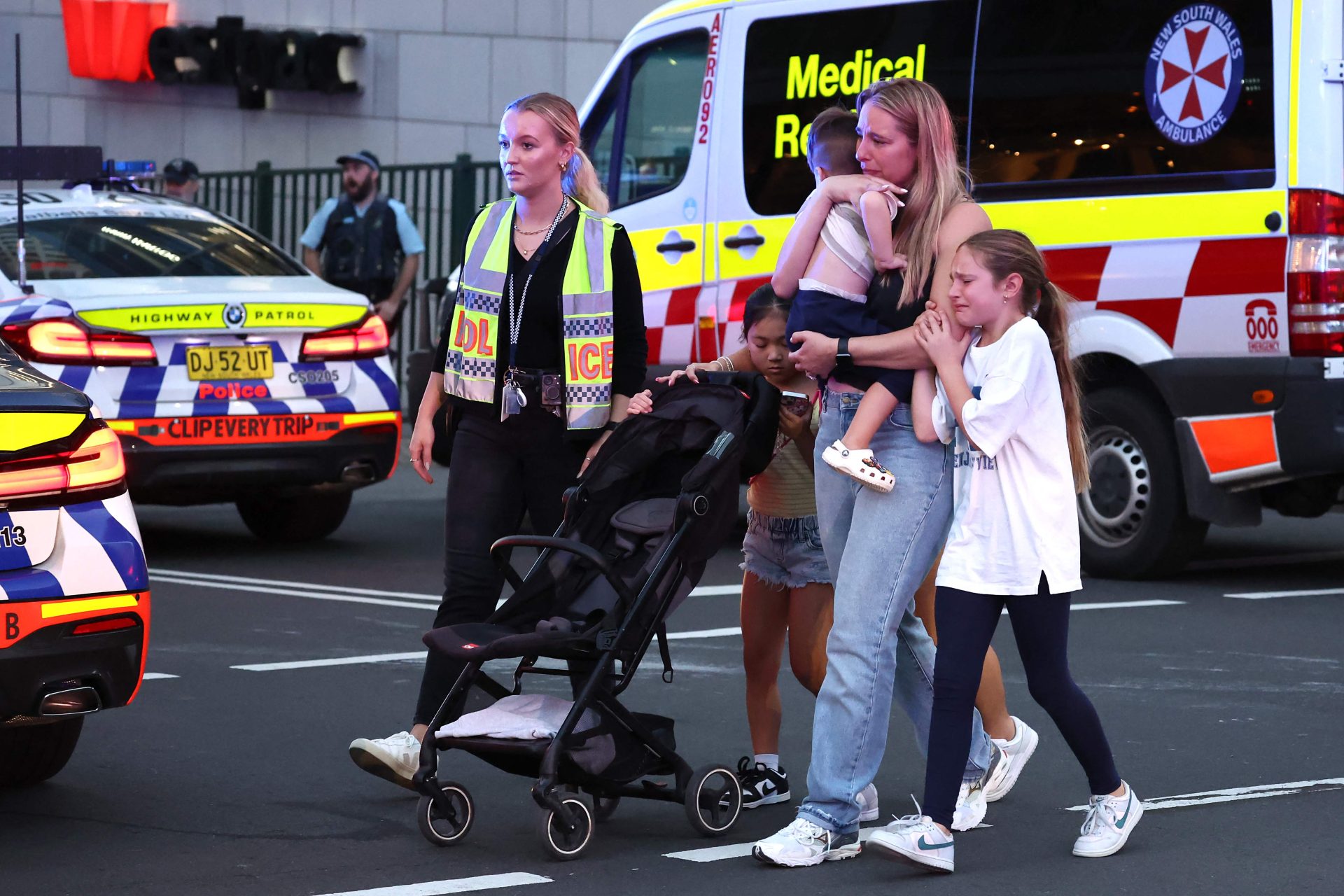 Pelo menos seis mortos em ataque num centro comercial em Sydney