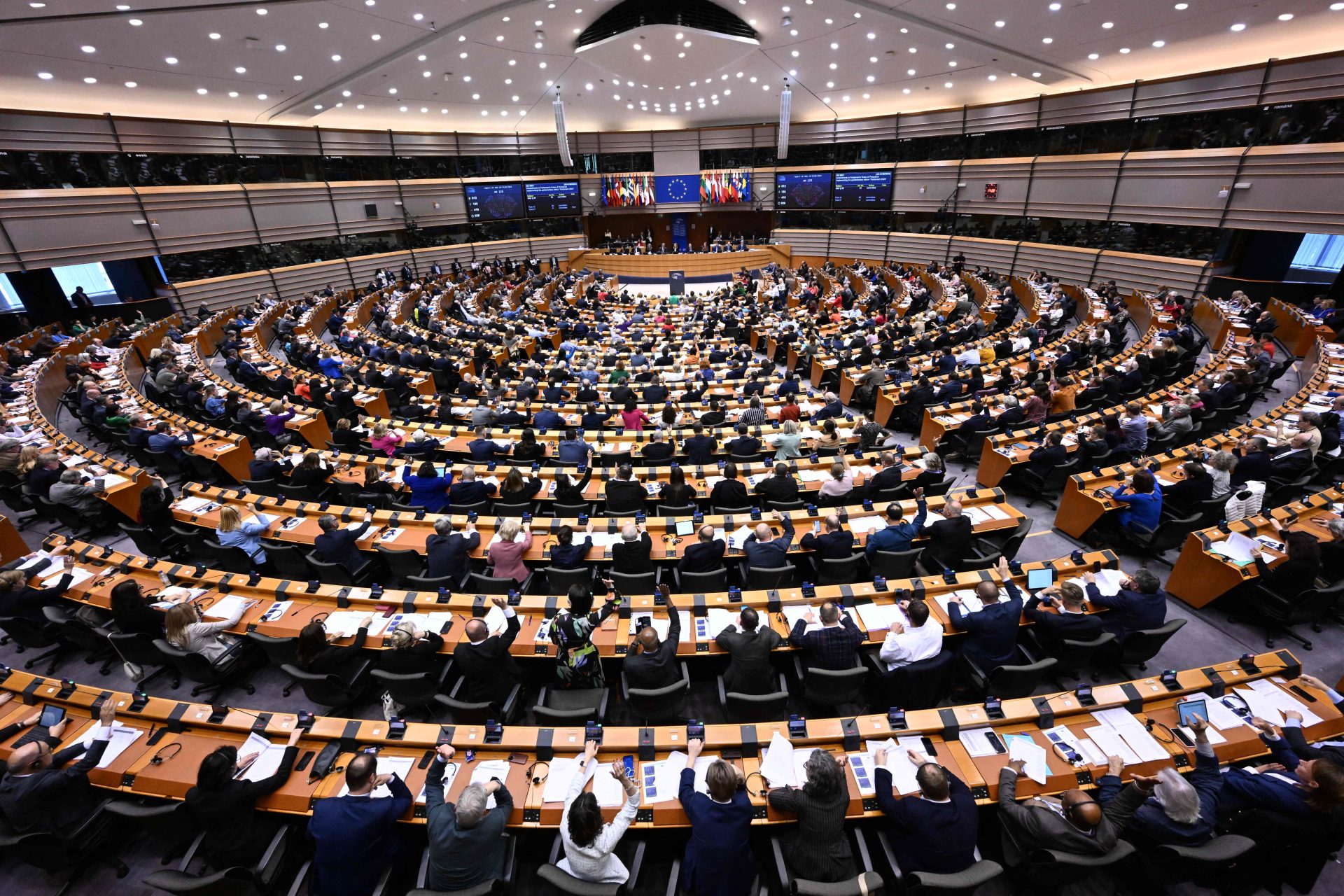 Parlamento Europeu. Pacto sobre migrações passou à justa