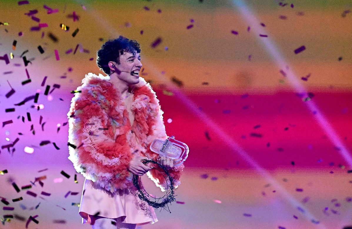 Nemo partiu troféu da Eurovisão sem querer