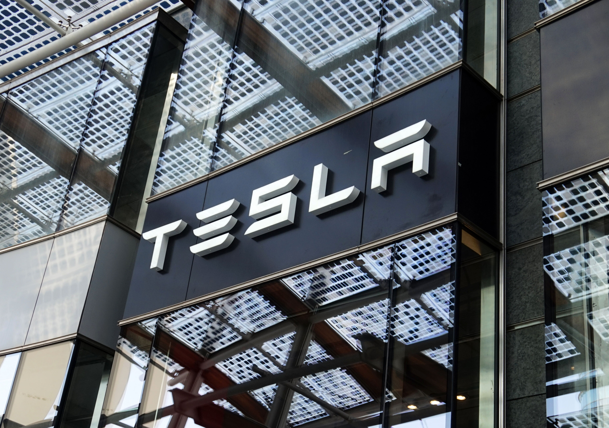 Tesla constrói fábrica de baterias na China