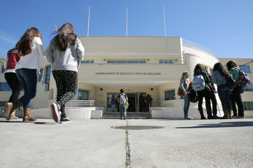 Carta aberta de 300 pais devido a problemas das escolas