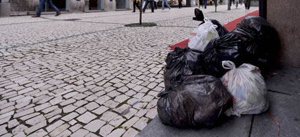 Adesão à greve na recolha do lixo acima dos 75%