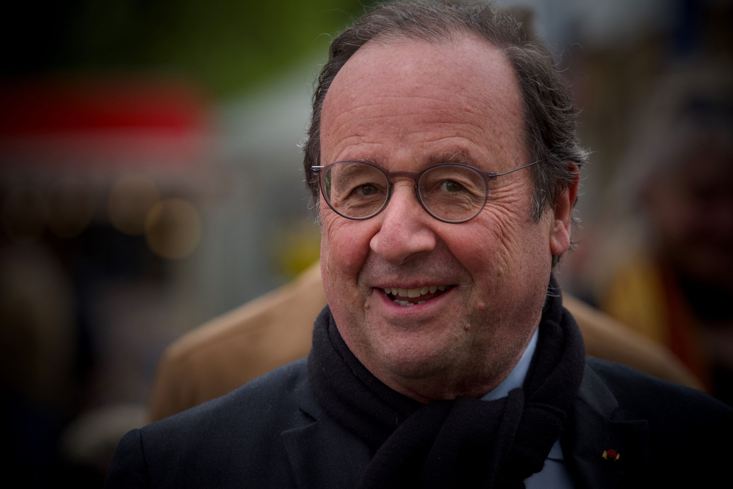 François Holland candidato às legislativas em França