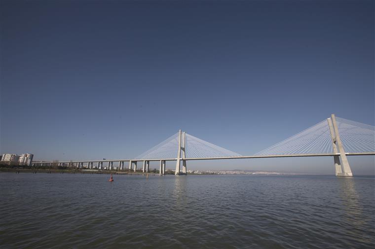 Radares de velocidade média na Ponte de Vasco da Gama entram em funcionamento sábado