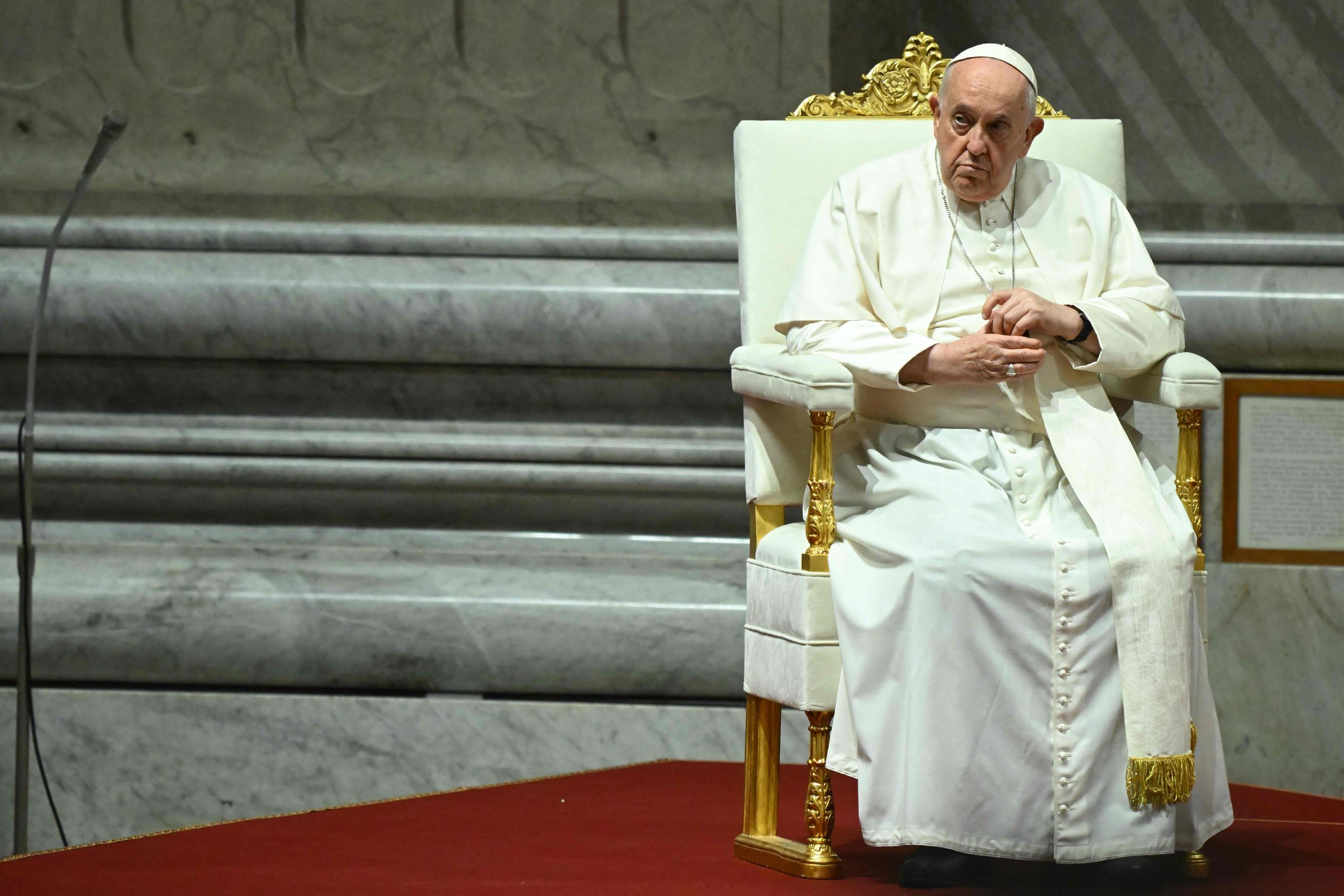 Papa preocupado com “crise da democracia”