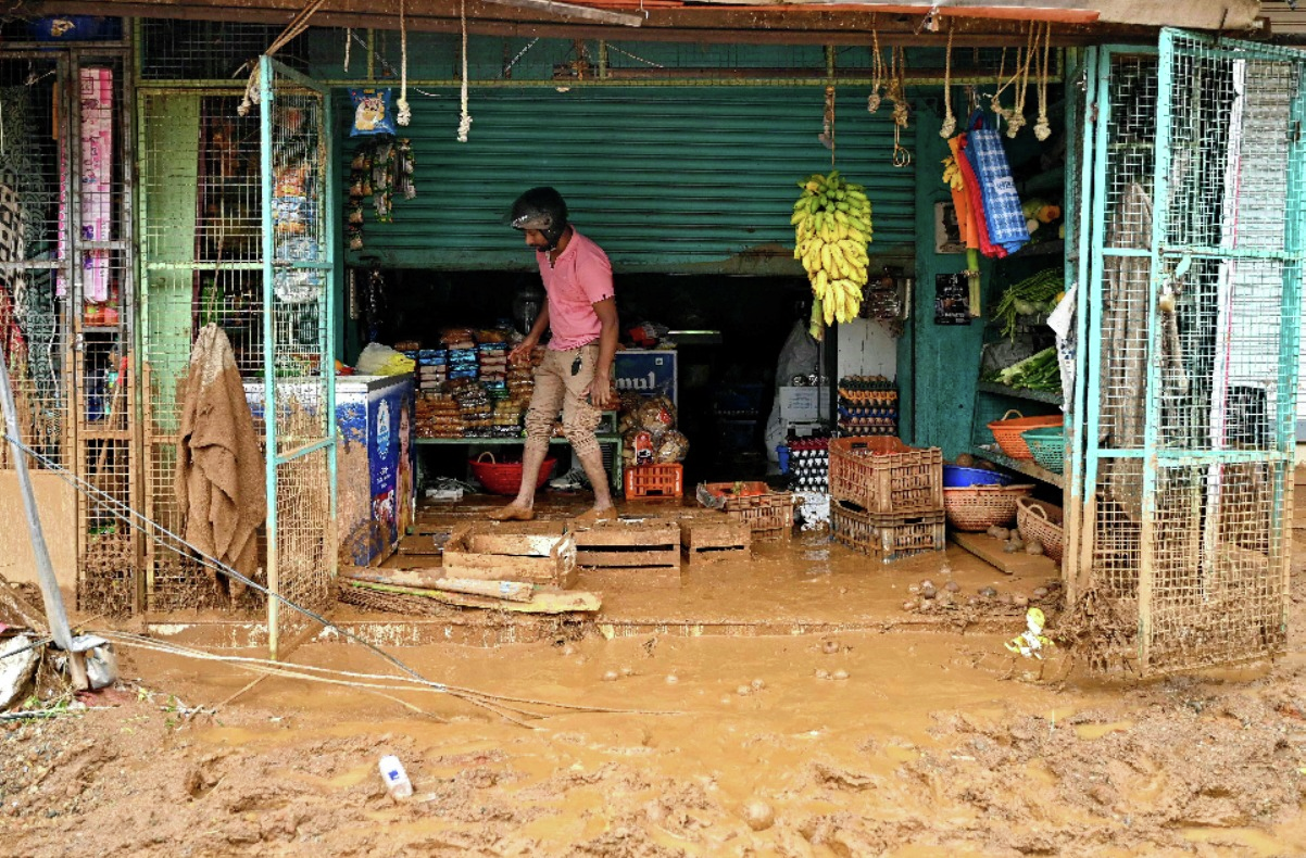 Deslizamentos de terra fazem pelo menos 150 mortos na Índia