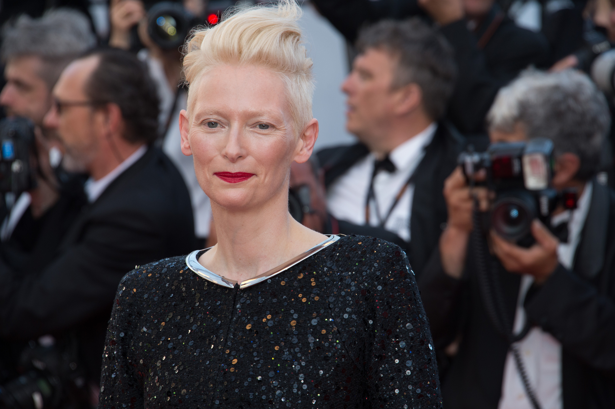 Tilda Swinton deu bofetada a amigo que lhe chamou “inglesa”