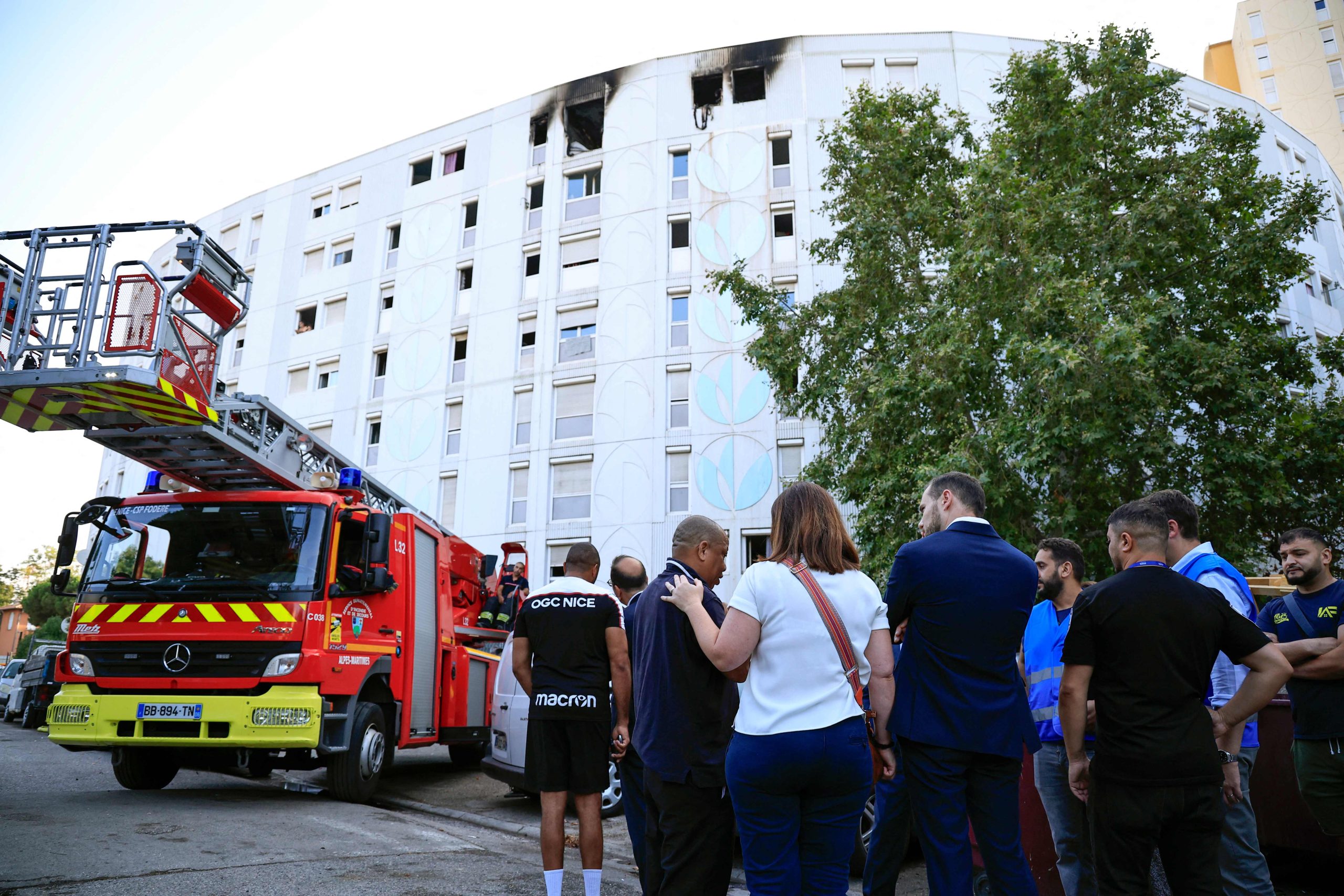 Três crianças e um adolescente morreram num incêndio num edifício residencial em Nice