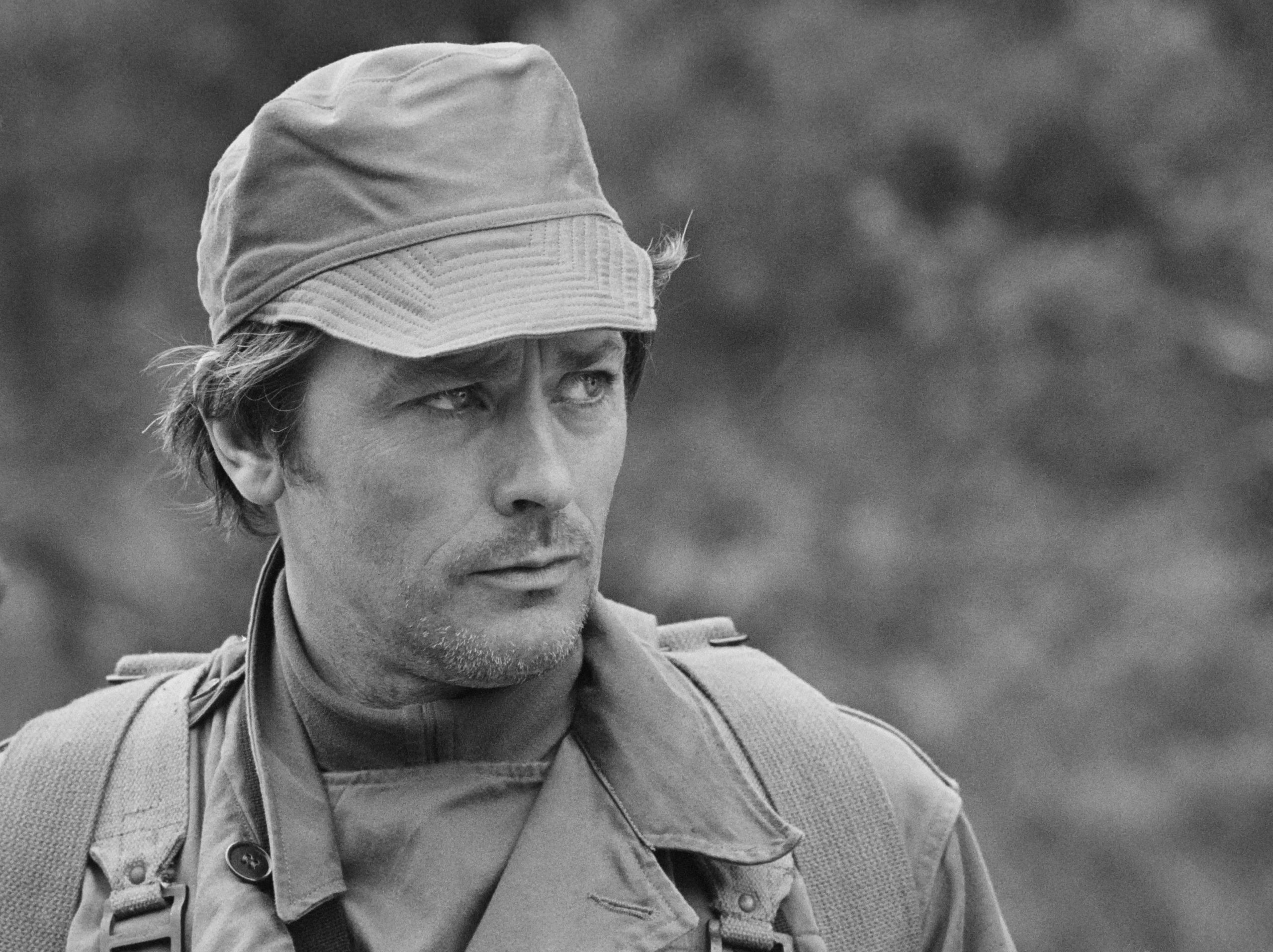 Alain Delon. Uma vida marcada tanto pelo brilho quanto pela polémica