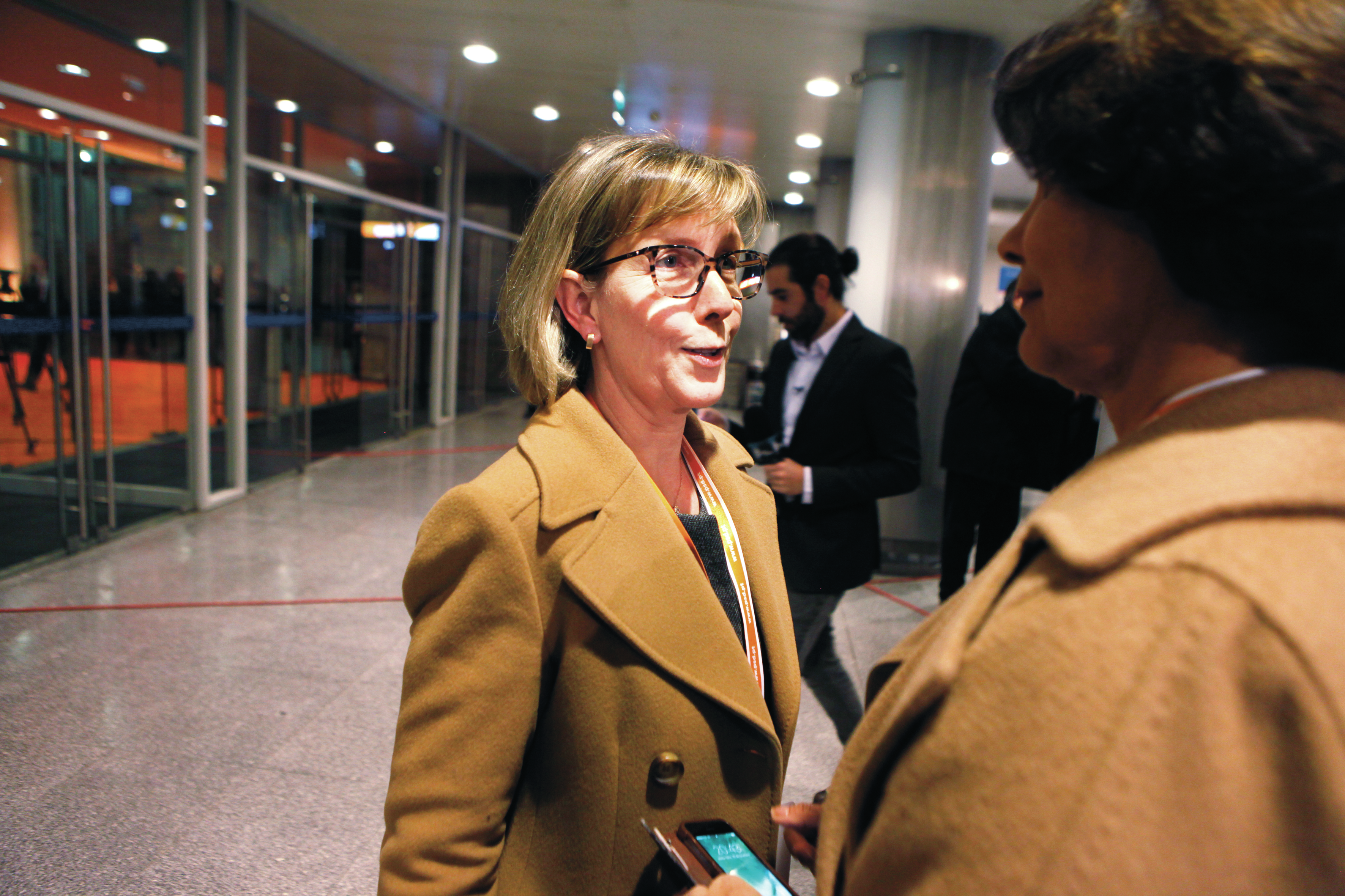 Maria Luís Albuquerque debaixo de fogo interno